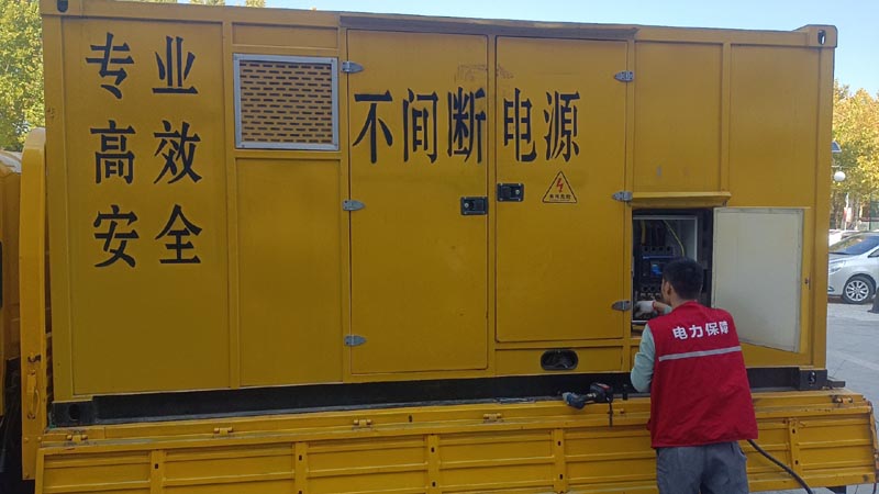 乌鲁木齐柴油发电机组和UPS电源配合使用时，如何避免切换过程中的电力中断？