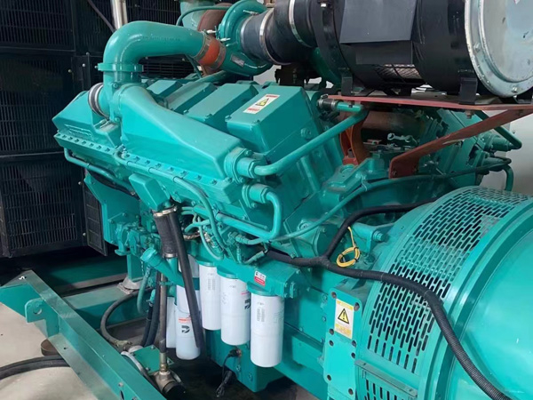 乌鲁木齐更换100kW柴油发电机组机油时，需要注意哪些事项？